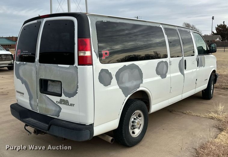 image for item ER8534 2004 Chevrolet Express 3500 van