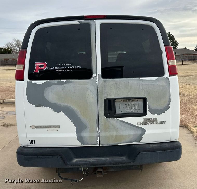 image for item ER8534 2004 Chevrolet Express 3500 van