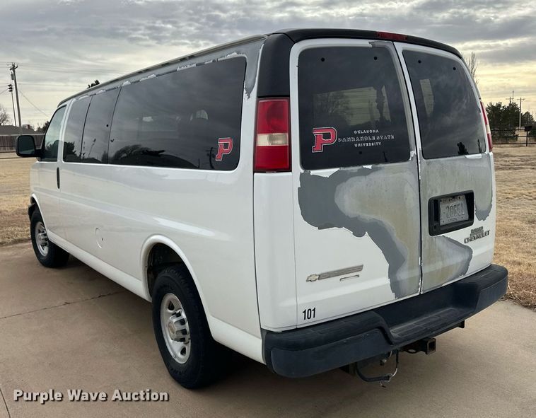 image for item ER8534 2004 Chevrolet Express 3500 van