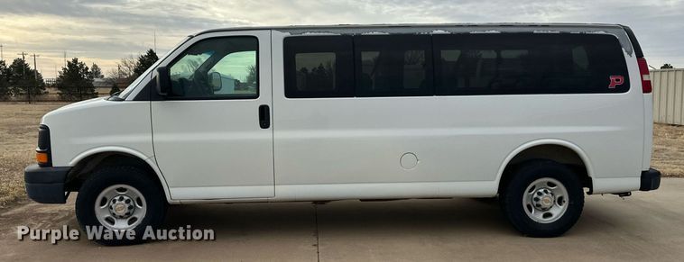 image for item ER8534 2004 Chevrolet Express 3500 van