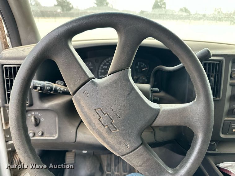 image for item ER8534 2004 Chevrolet Express 3500 van