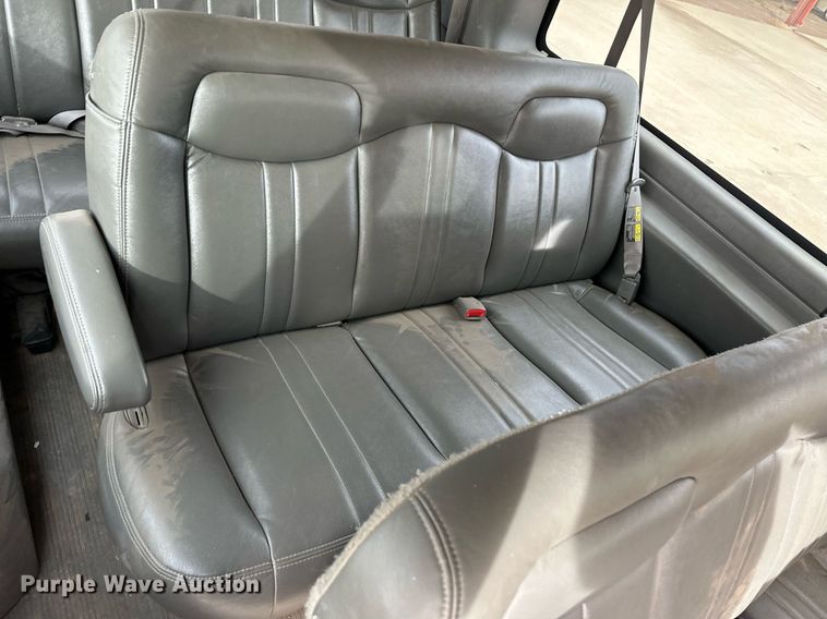 image for item ER8534 2004 Chevrolet Express 3500 van