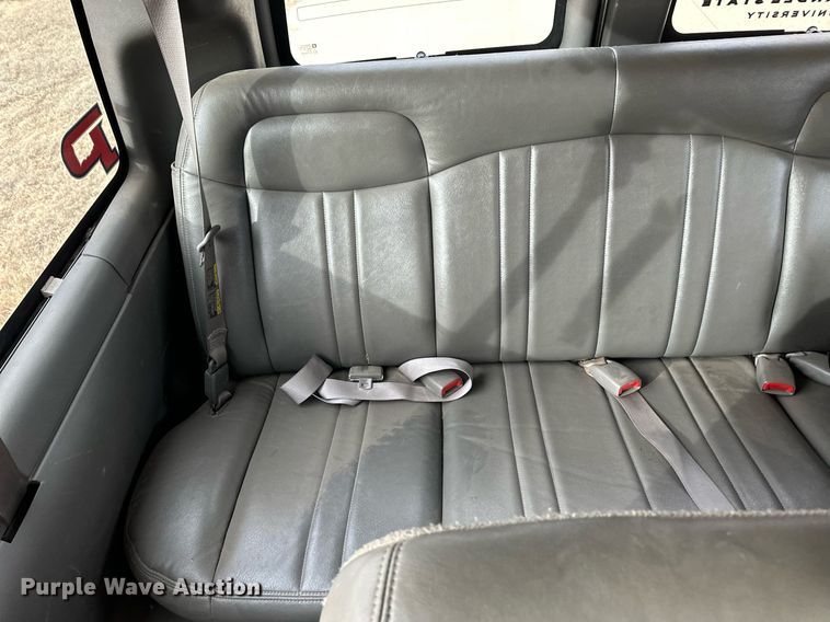 image for item ER8534 2004 Chevrolet Express 3500 van