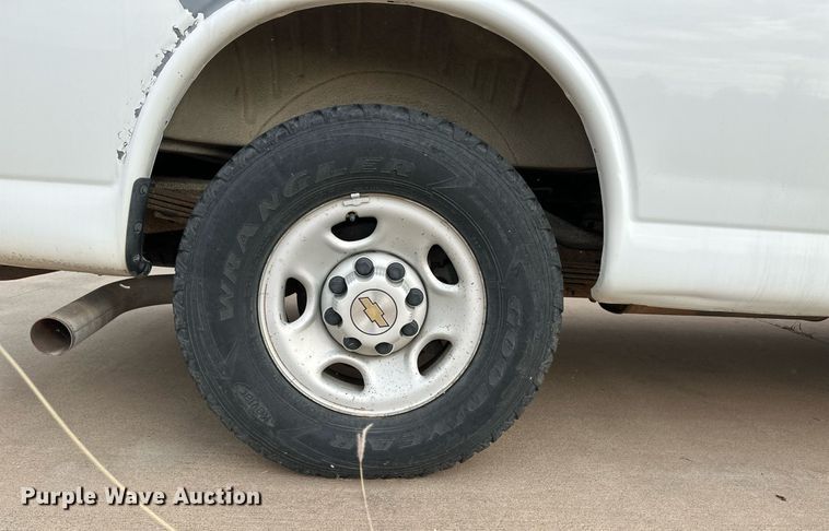 image for item ER8534 2004 Chevrolet Express 3500 van