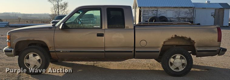 image for item LX9006 1996 Chevrolet K1500 Ext. Cab pickup truck
