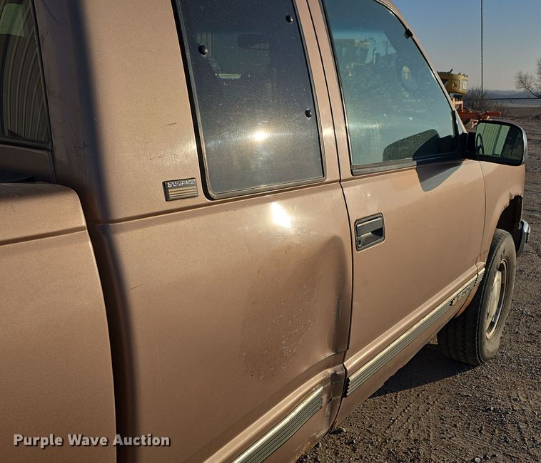 image for item LX9006 1996 Chevrolet K1500 Ext. Cab pickup truck