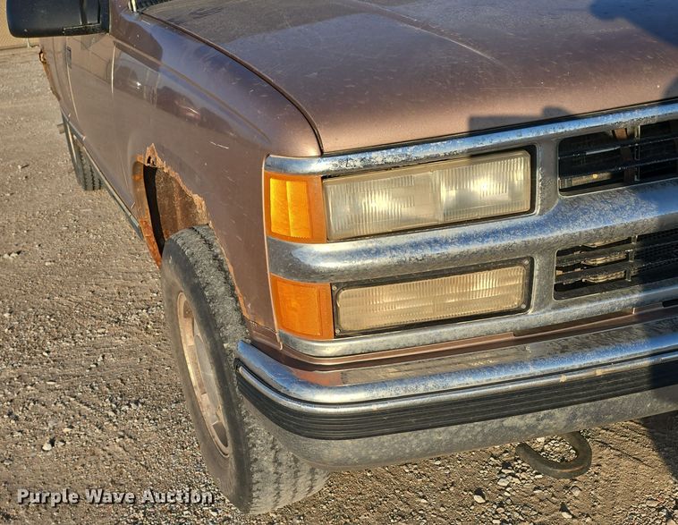 image for item LX9006 1996 Chevrolet K1500 Ext. Cab pickup truck