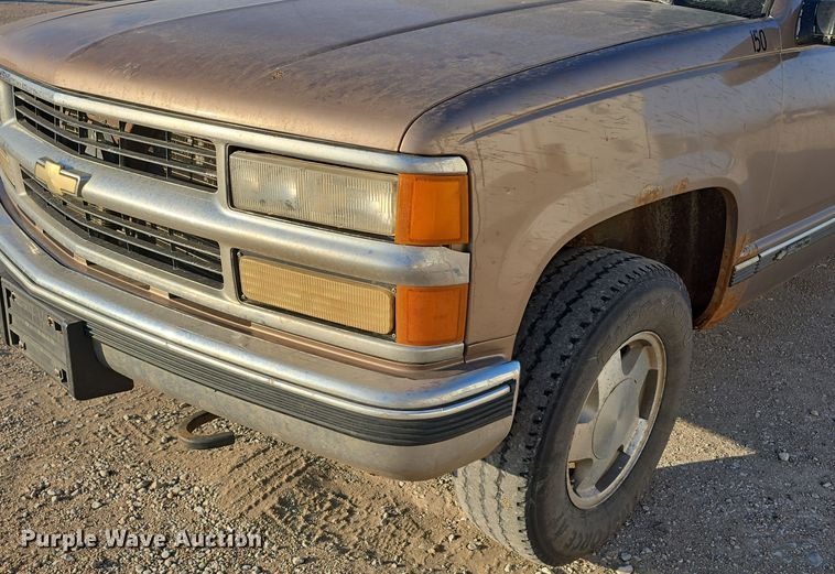 image for item LX9006 1996 Chevrolet K1500 Ext. Cab pickup truck