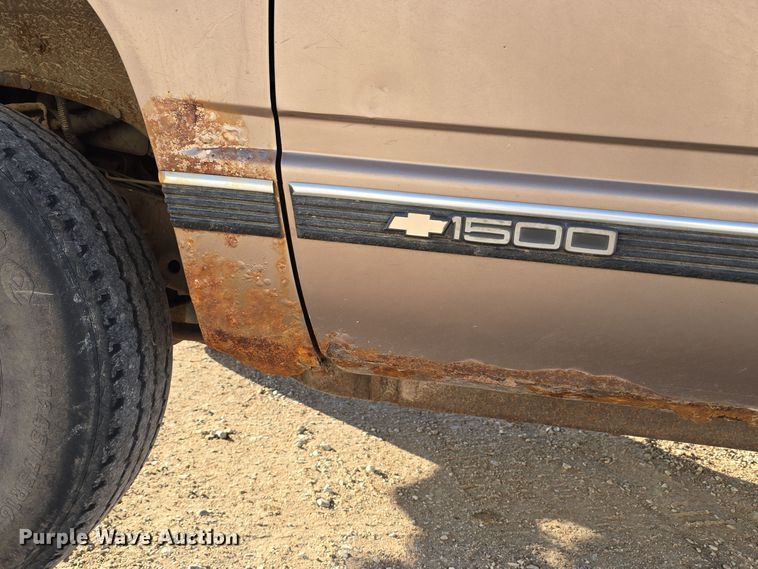 image for item LX9006 1996 Chevrolet K1500 Ext. Cab pickup truck