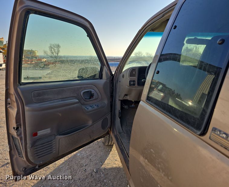 image for item LX9006 1996 Chevrolet K1500 Ext. Cab pickup truck