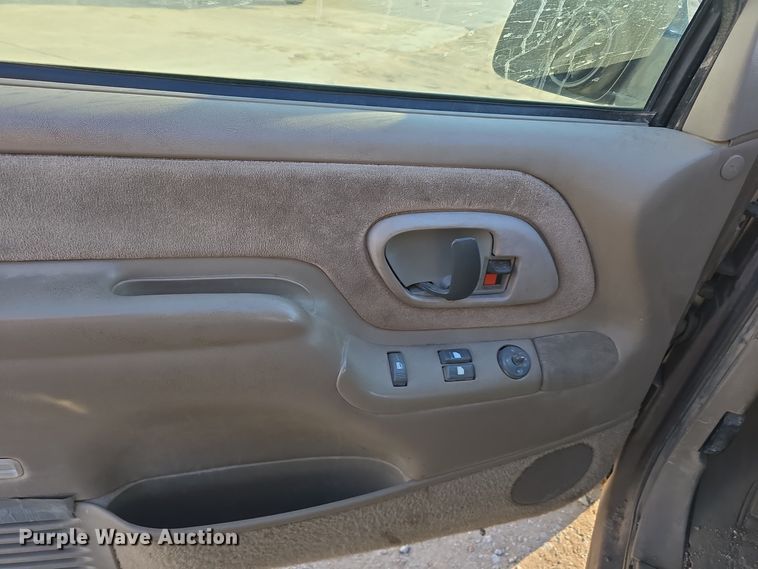 image for item LX9006 1996 Chevrolet K1500 Ext. Cab pickup truck