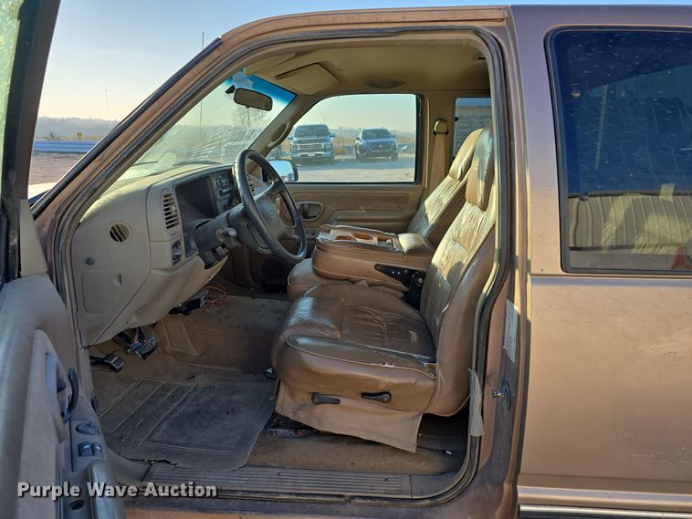 image for item LX9006 1996 Chevrolet K1500 Ext. Cab pickup truck