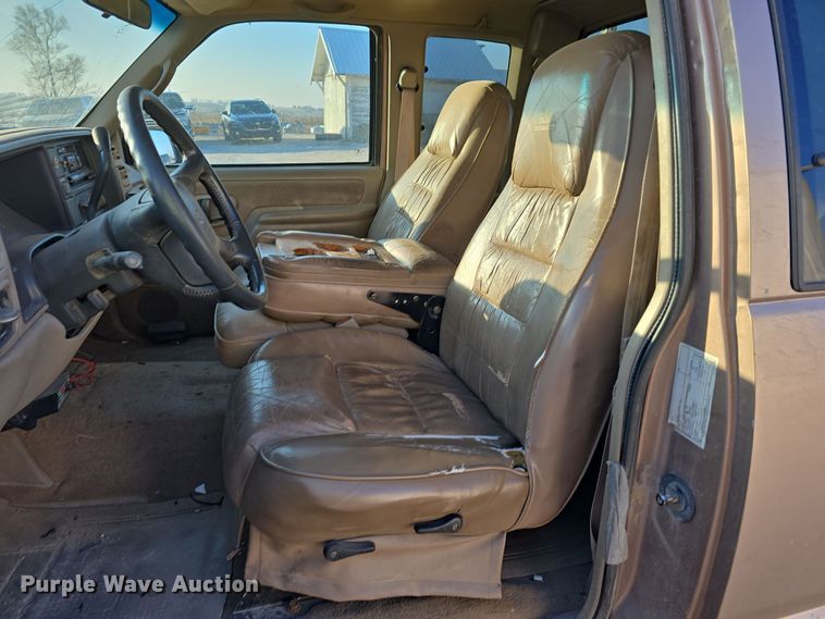 image for item LX9006 1996 Chevrolet K1500 Ext. Cab pickup truck