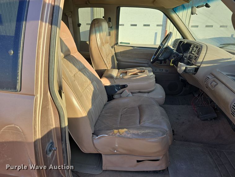 image for item LX9006 1996 Chevrolet K1500 Ext. Cab pickup truck