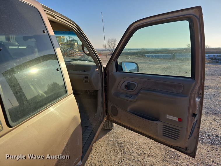 image for item LX9006 1996 Chevrolet K1500 Ext. Cab pickup truck