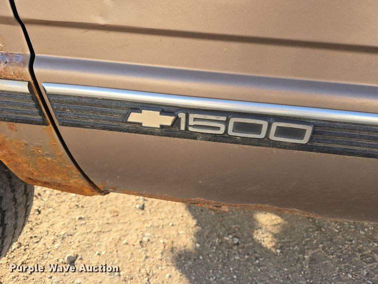 image for item LX9006 1996 Chevrolet K1500 Ext. Cab pickup truck