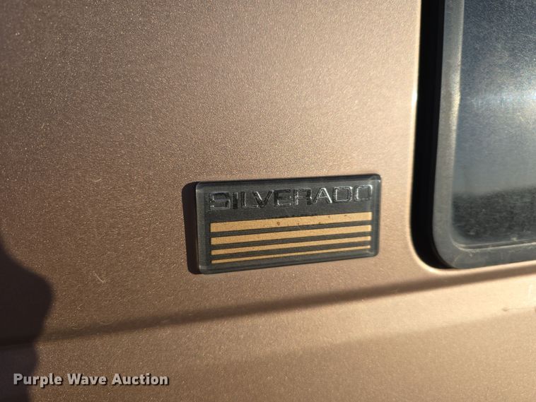 image for item LX9006 1996 Chevrolet K1500 Ext. Cab pickup truck