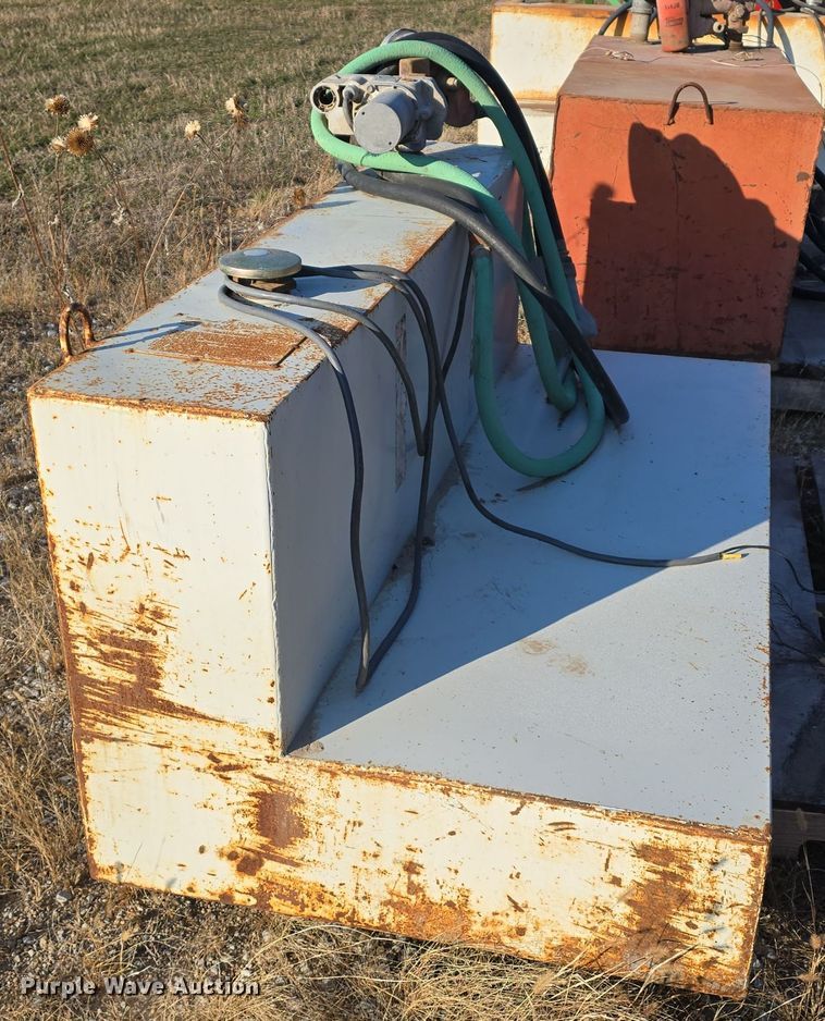 image for item LX9010 (3) auxiliary fuel tanks