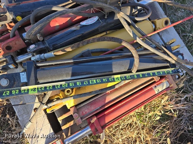 image for item LX9012 (13) hydraulic cylinders