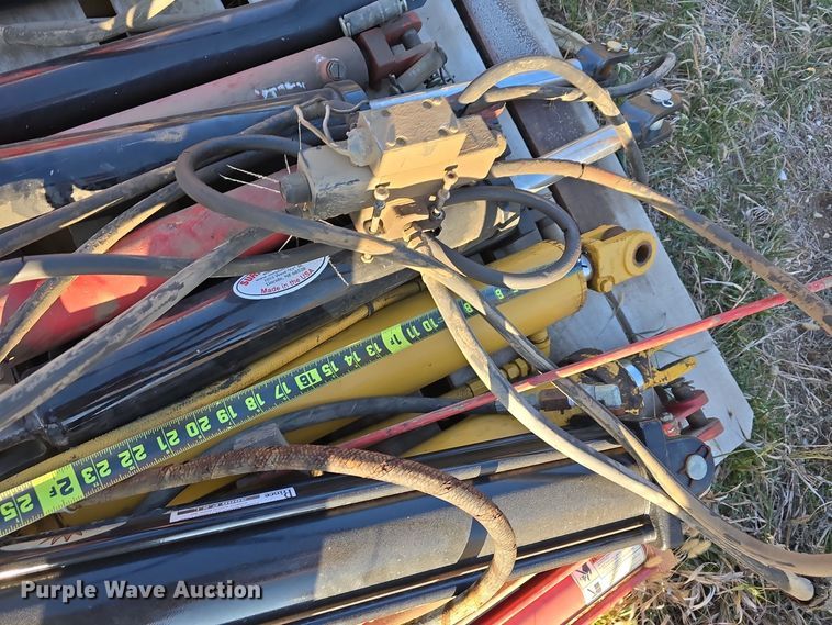 image for item LX9012 (13) hydraulic cylinders