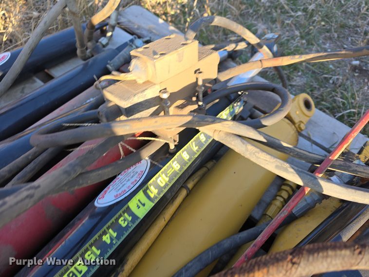 image for item LX9012 (13) hydraulic cylinders