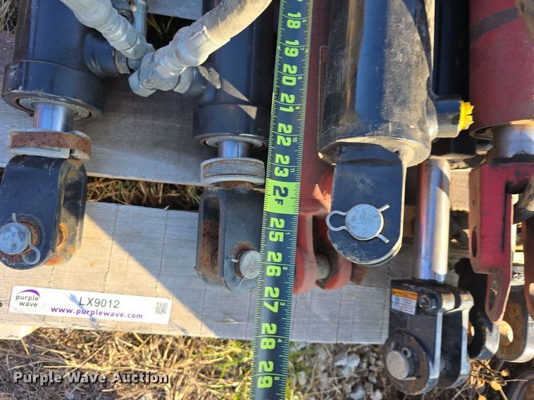 image for item LX9012 (13) hydraulic cylinders