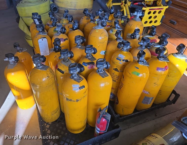 image for item NI9356 Approximately 38 oxygen tanks