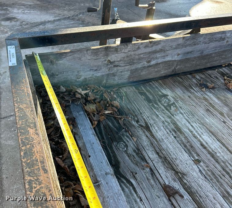 image for item NJ9631 2001 Trailer Express utility trailer