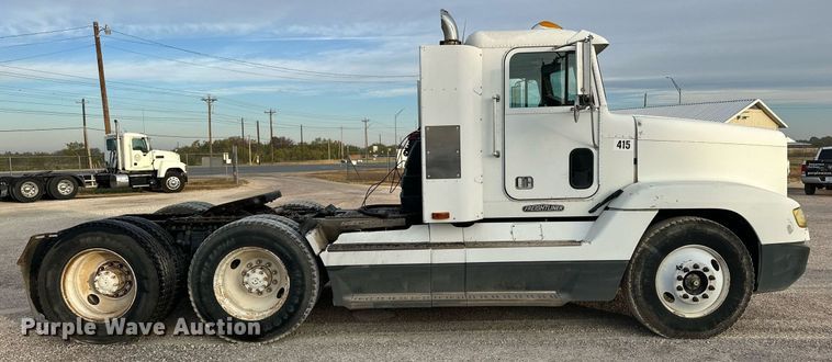 image for item NQ9123 1995 Freightliner semi truck