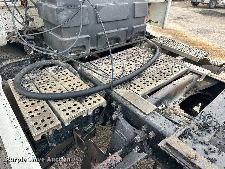 image for item NQ9123 1995 Freightliner semi truck