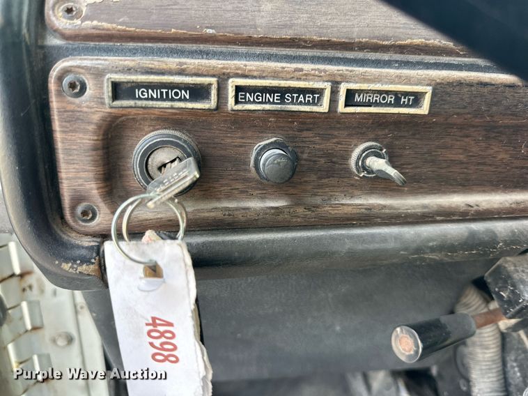 image for item NQ9123 1995 Freightliner semi truck