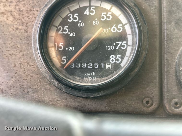 image for item NQ9123 1995 Freightliner semi truck