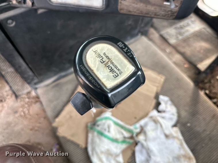 image for item NQ9123 1995 Freightliner semi truck