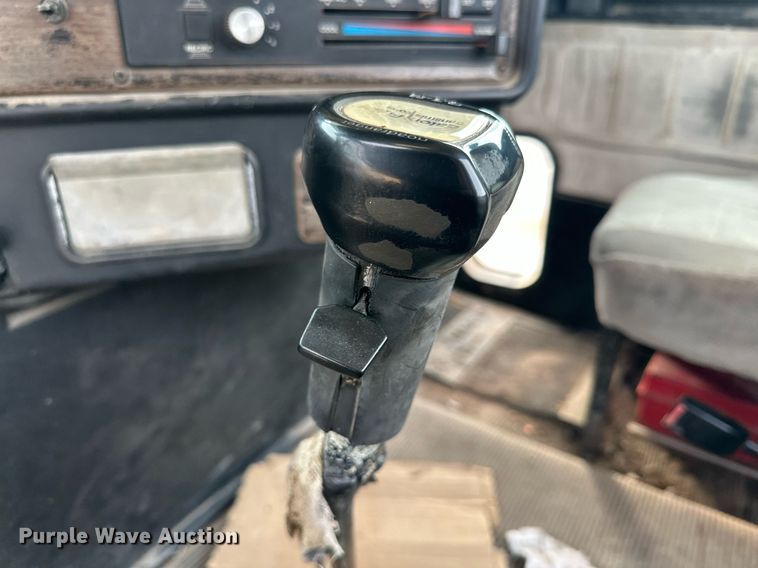 image for item NQ9123 1995 Freightliner semi truck