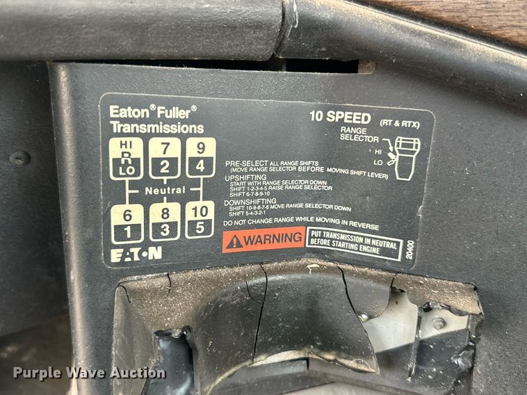 image for item NQ9123 1995 Freightliner semi truck