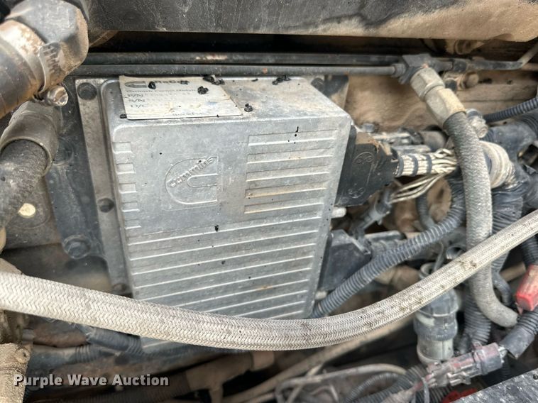 image for item NQ9123 1995 Freightliner semi truck