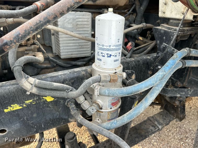 image for item NQ9123 1995 Freightliner semi truck