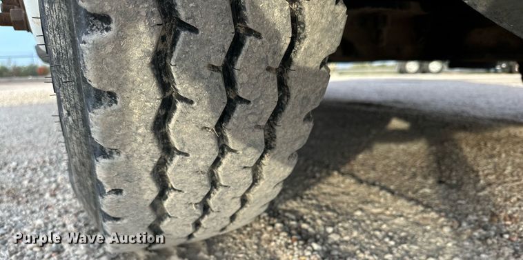 image for item NQ9123 1995 Freightliner semi truck