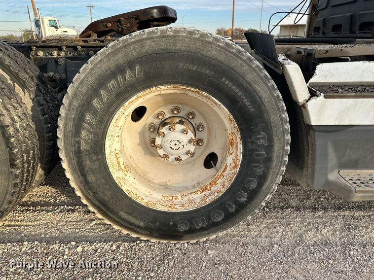 image for item NQ9123 1995 Freightliner semi truck