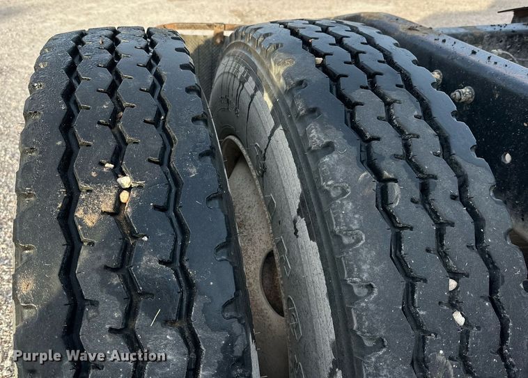 image for item NQ9123 1995 Freightliner semi truck