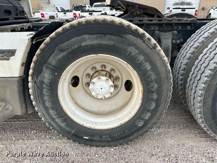 image for item NQ9123 1995 Freightliner semi truck