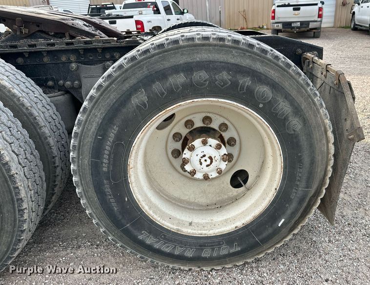 image for item NQ9123 1995 Freightliner semi truck