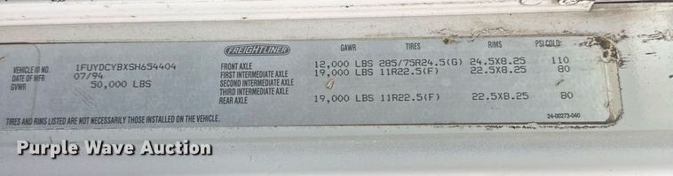 image for item NQ9123 1995 Freightliner semi truck