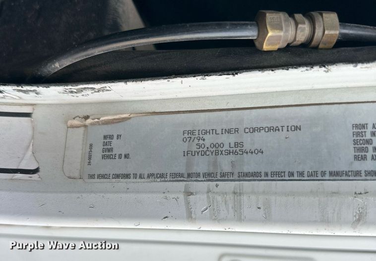 image for item NQ9123 1995 Freightliner semi truck