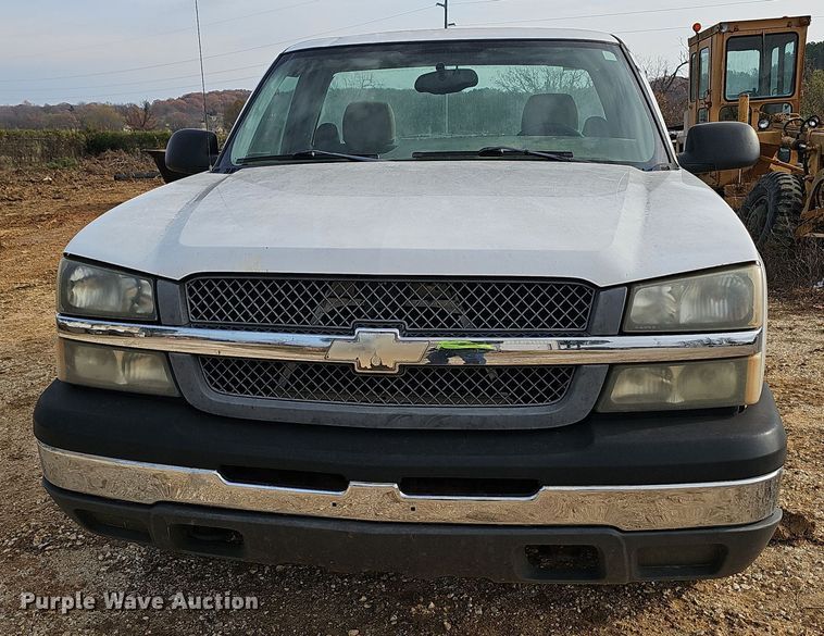 image for item OJ9175 2004 Chevrolet Silverado 1500 pickup truck