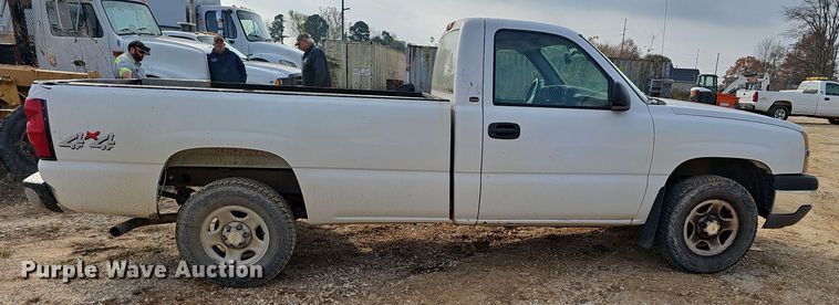 image for item OJ9175 2004 Chevrolet Silverado 1500 pickup truck