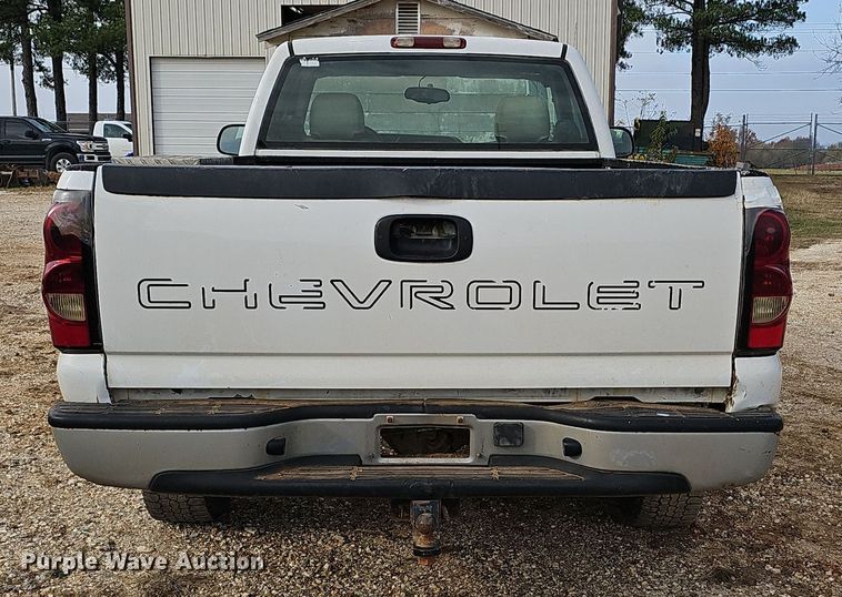 image for item OJ9175 2004 Chevrolet Silverado 1500 pickup truck