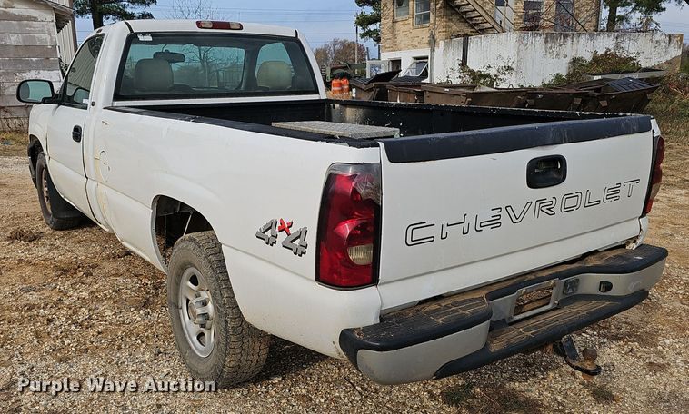 image for item OJ9175 2004 Chevrolet Silverado 1500 pickup truck