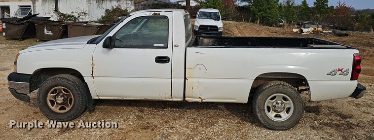 image for item OJ9175 2004 Chevrolet Silverado 1500 pickup truck