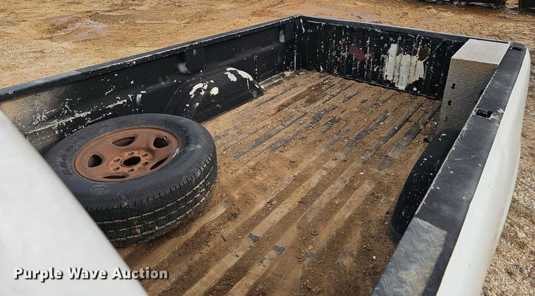 image for item OJ9175 2004 Chevrolet Silverado 1500 pickup truck